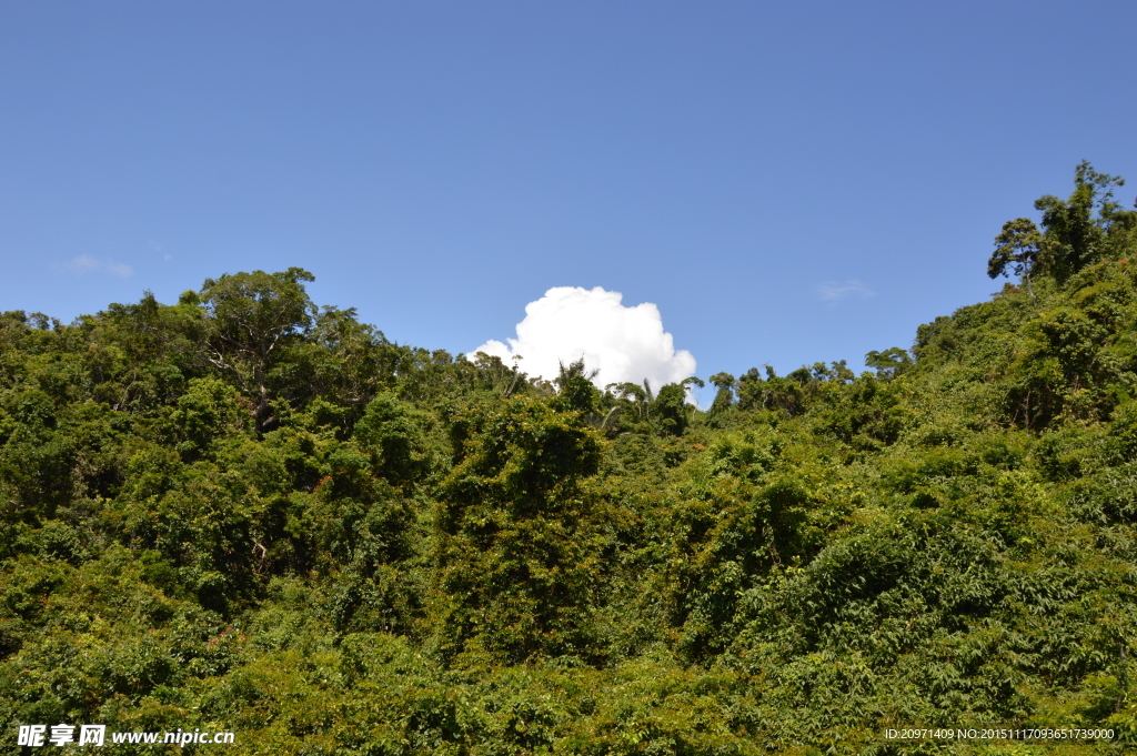 亚龙湾的天空