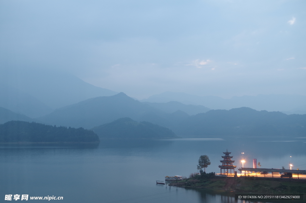 烟雨雅女湖