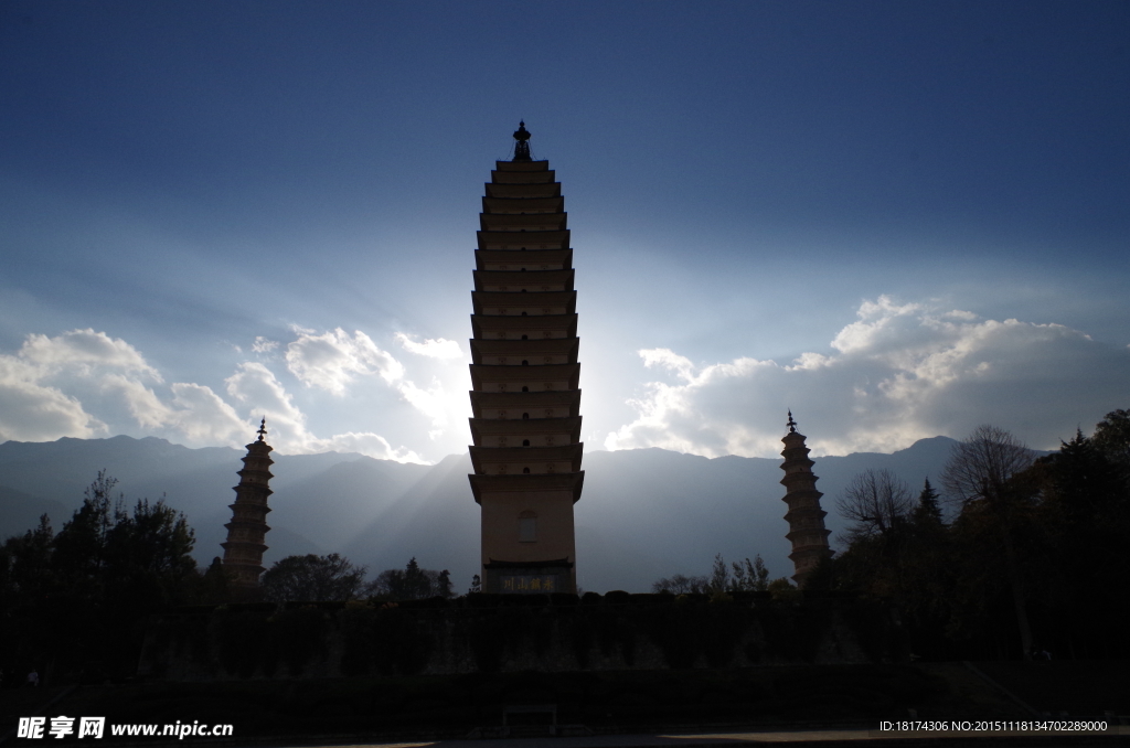 大理崇圣寺三塔 日落余辉