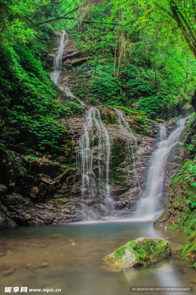溪水