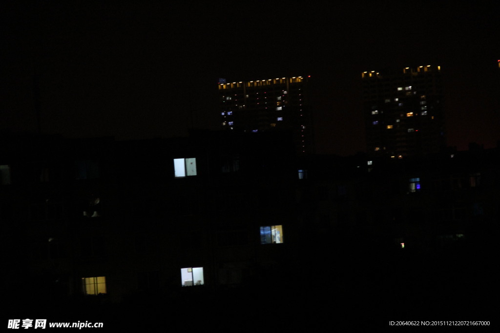 夜晚的窗