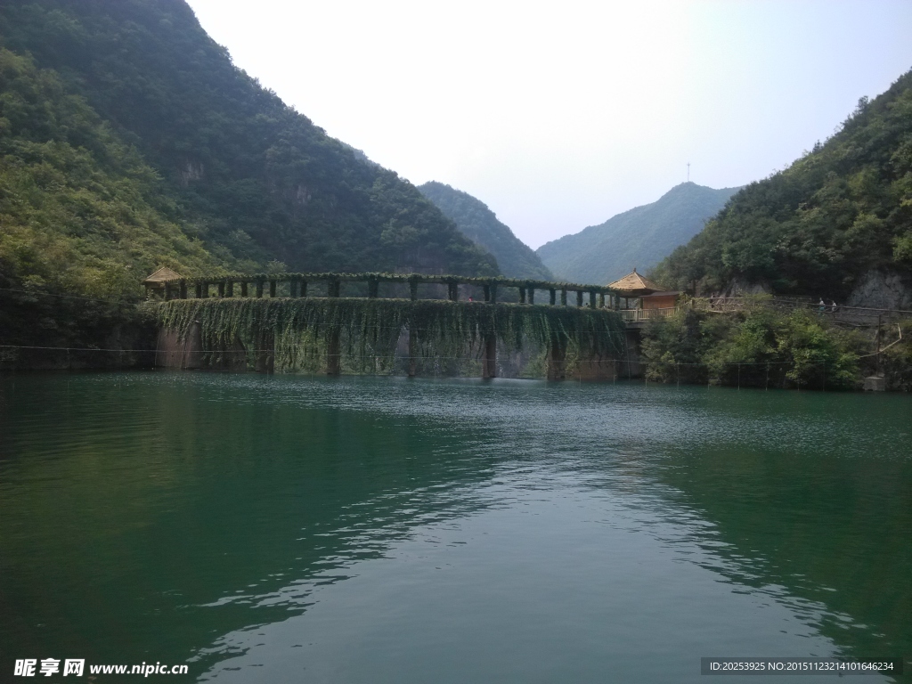 五龙河的湖水