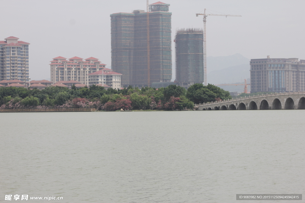 星湖花园全景 广告设计 天然景