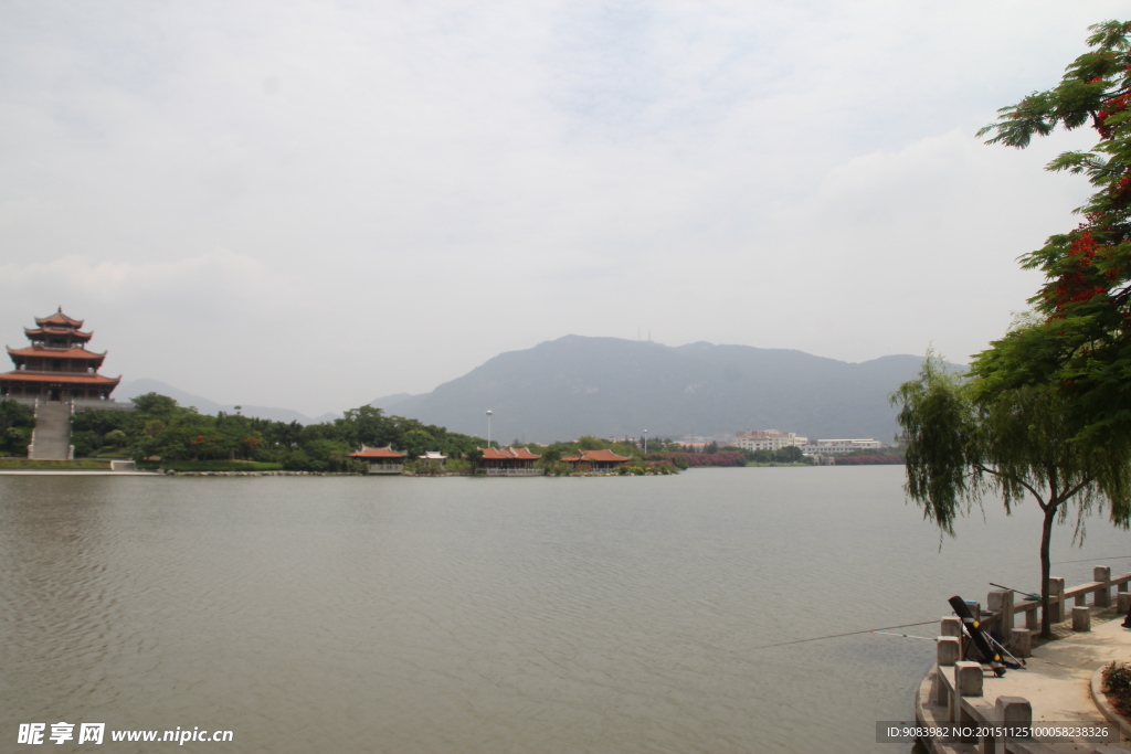 星湖花园全景 广告设计 天然景