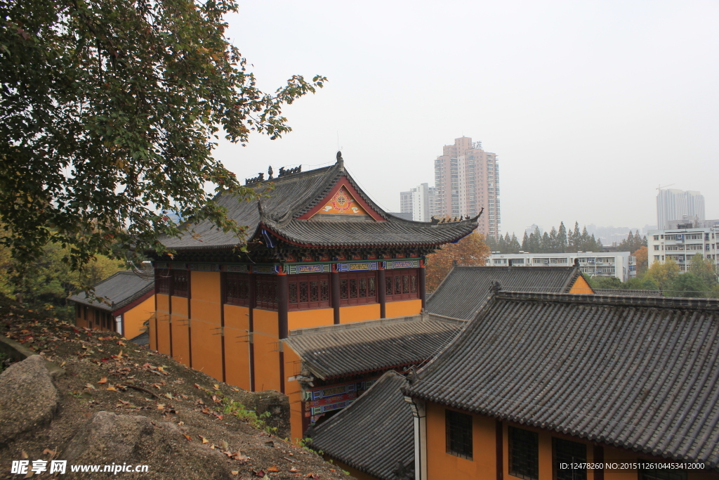 山下的寺庙