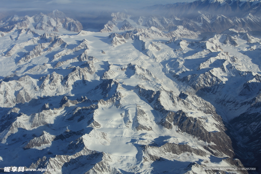 航拍雪山