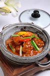 石锅焖袋鼠肉