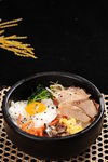 石锅五花肉拌饭