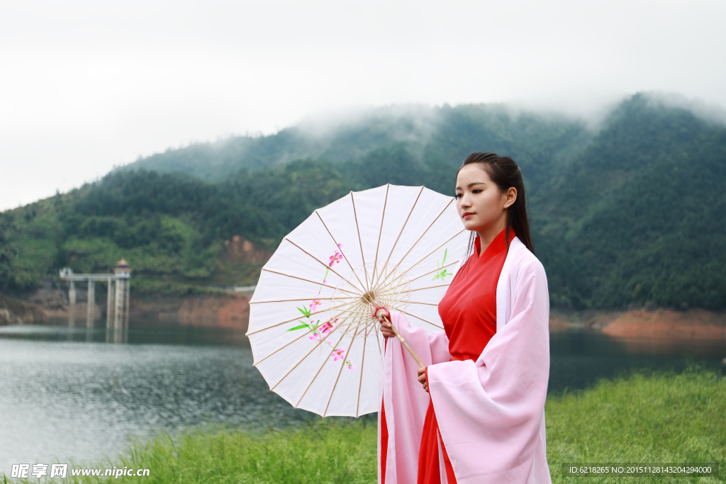 湖北咸宁市通城县黄袍山古装美女