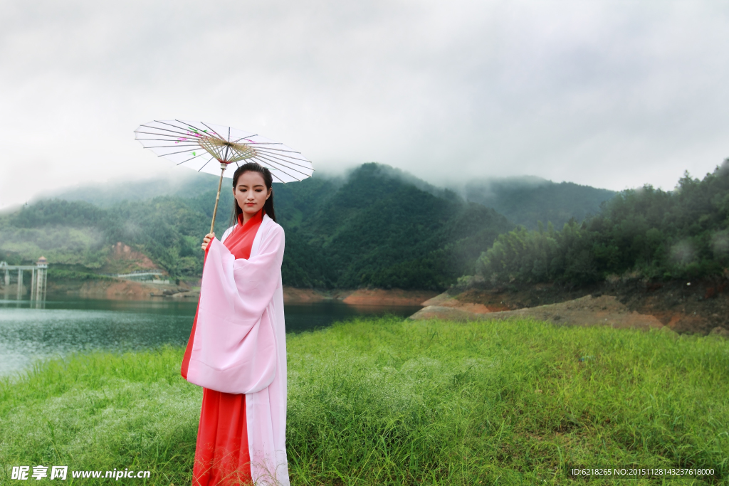 湖北咸宁市通城县黄袍山古装美女