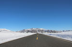 马路新疆雪山马路自然风光草原