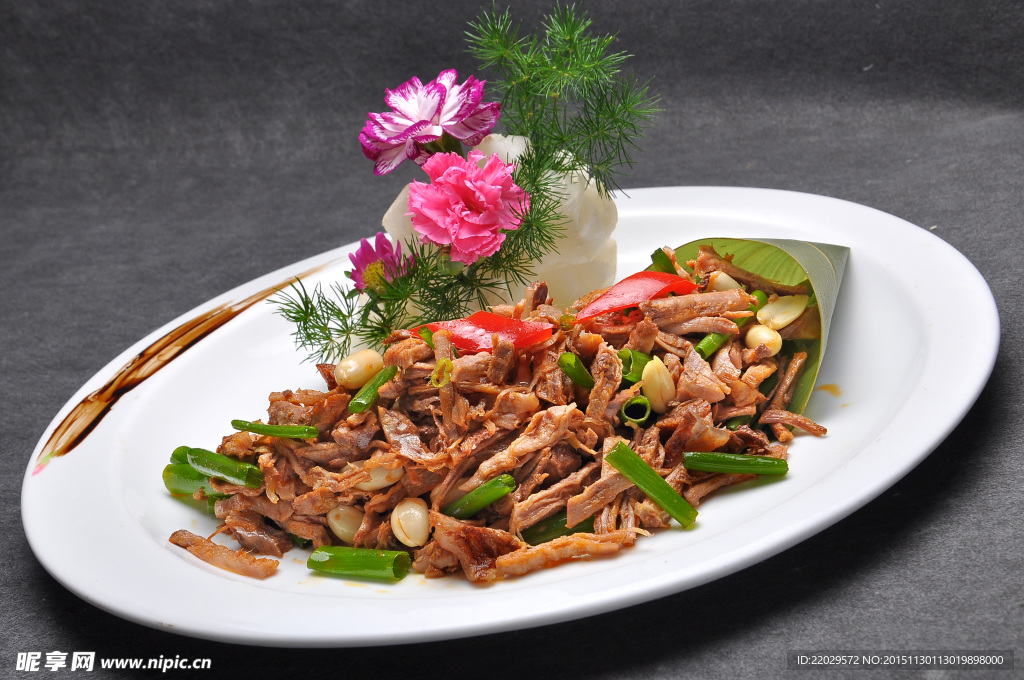 花仁拌牛肉
