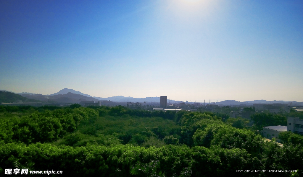 蓝天绿地