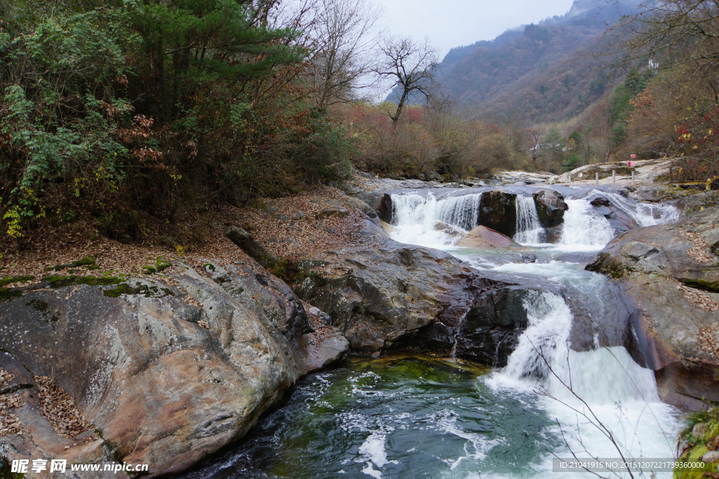 山涧溪水