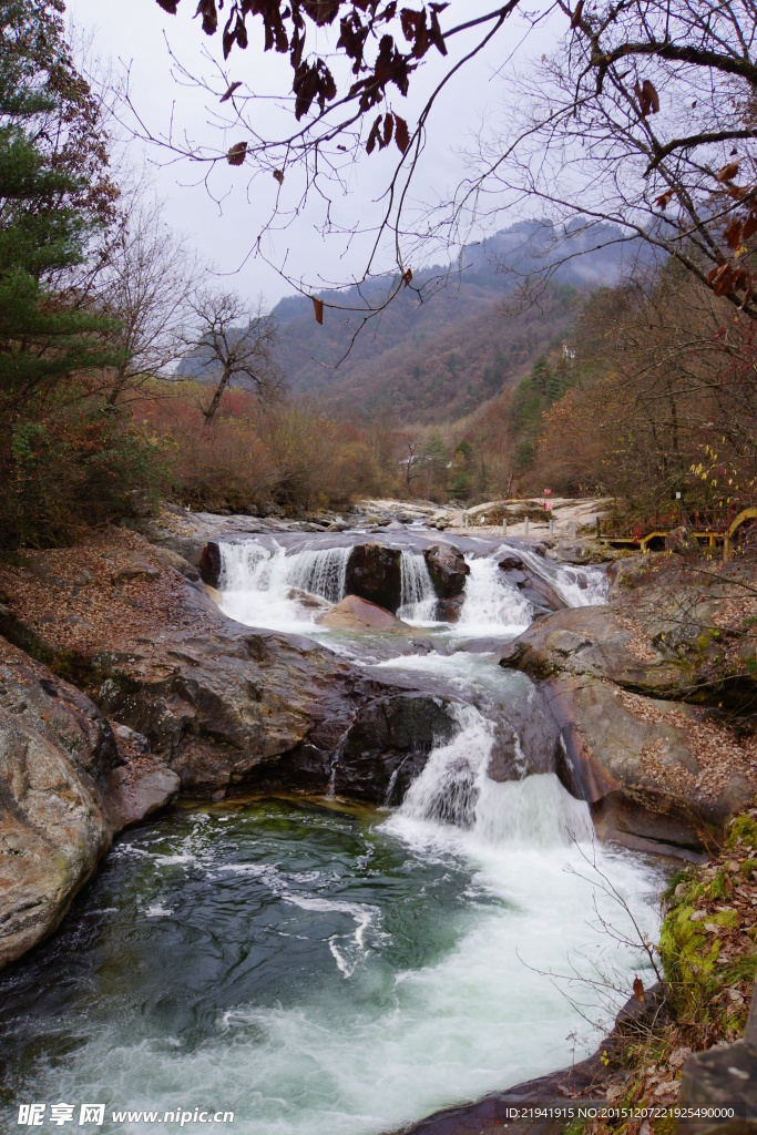 山涧流水