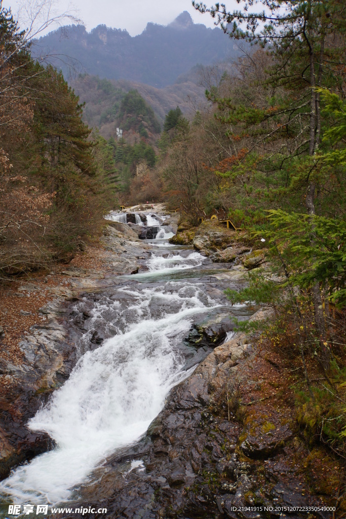 山涧流水