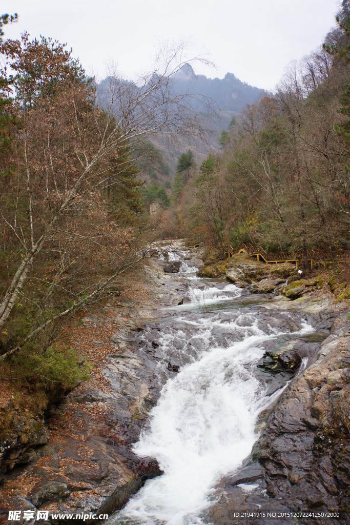 山涧流水