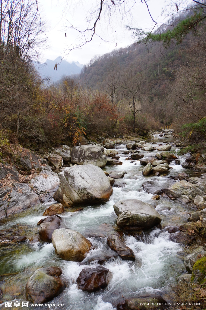 山涧流水