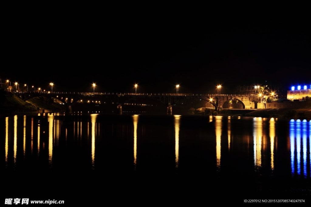 石台夜景图