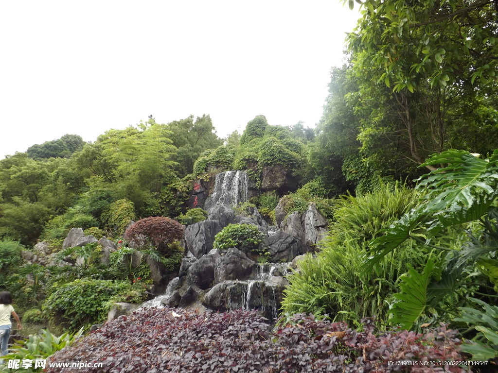 山水小瀑布风景