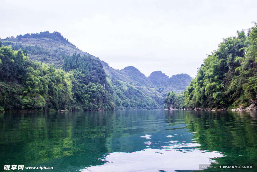 酉水河 碧波