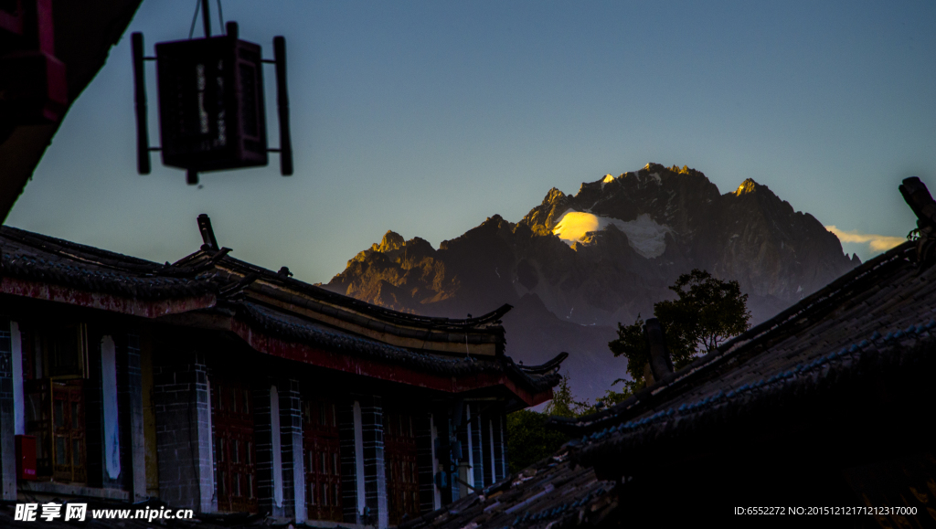 夕阳下的玉龙雪山