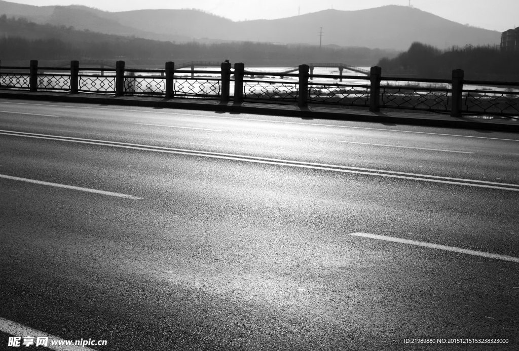 在公路上的风光