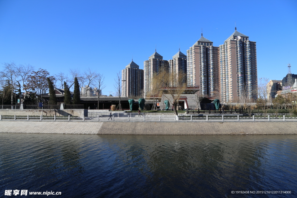 滨河风景