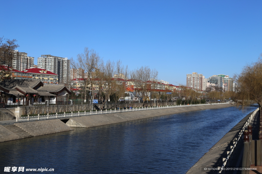 滨河风景