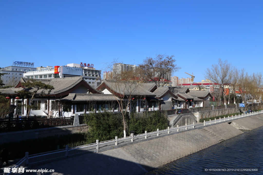 滨河风景