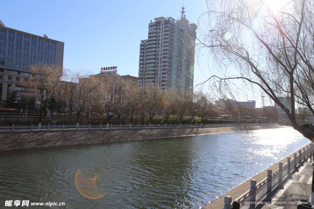 滨河风景