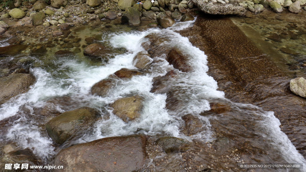 山涧流水