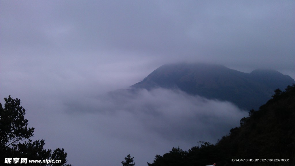 山色 朦胧
