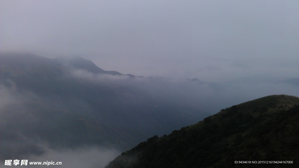 山色 朦胧