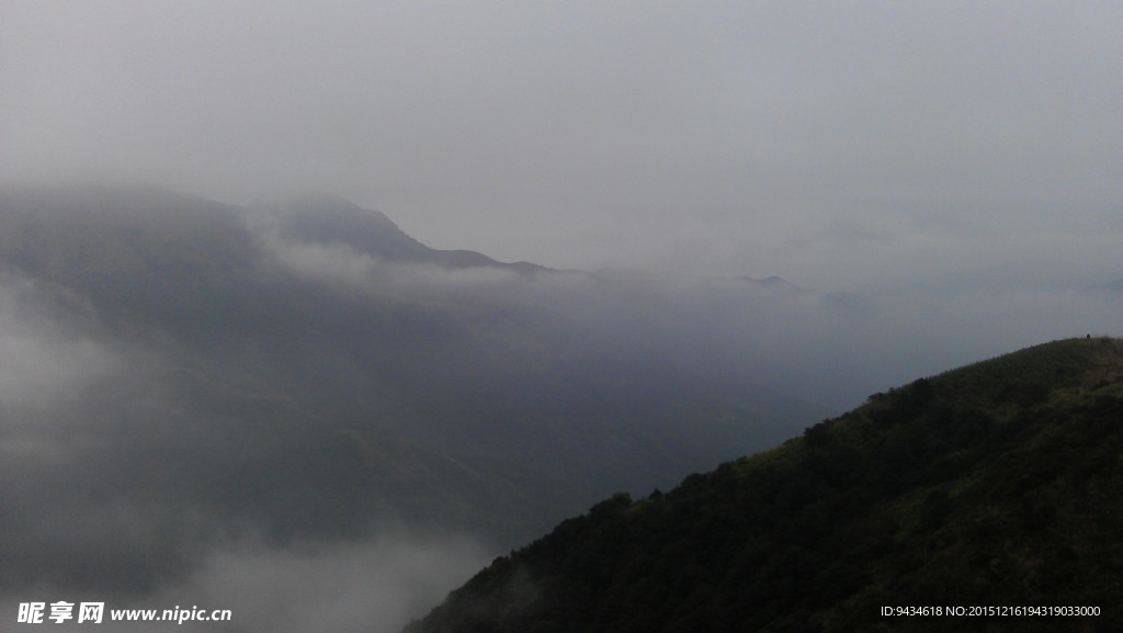 山色 朦胧
