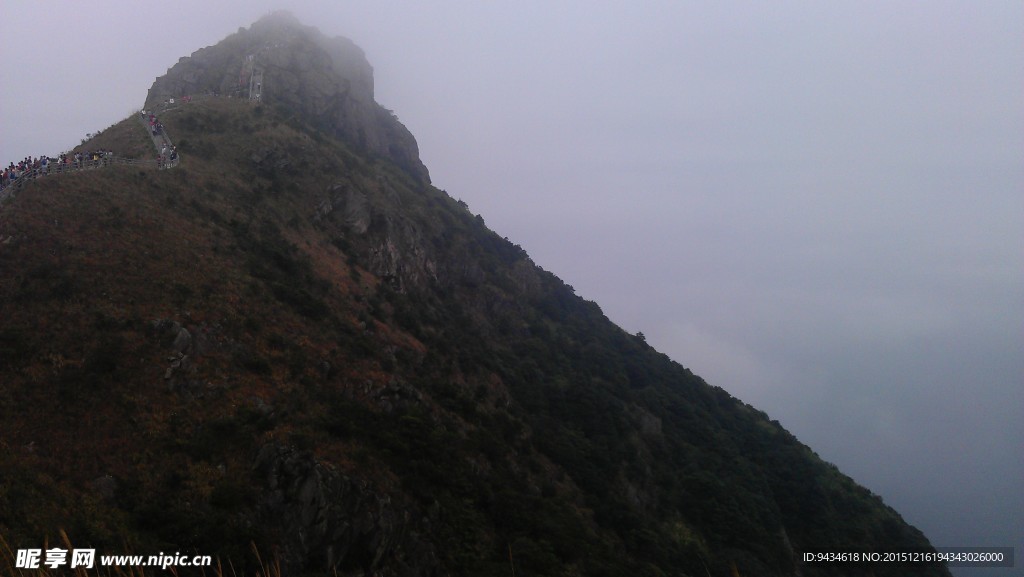 山色 朦胧