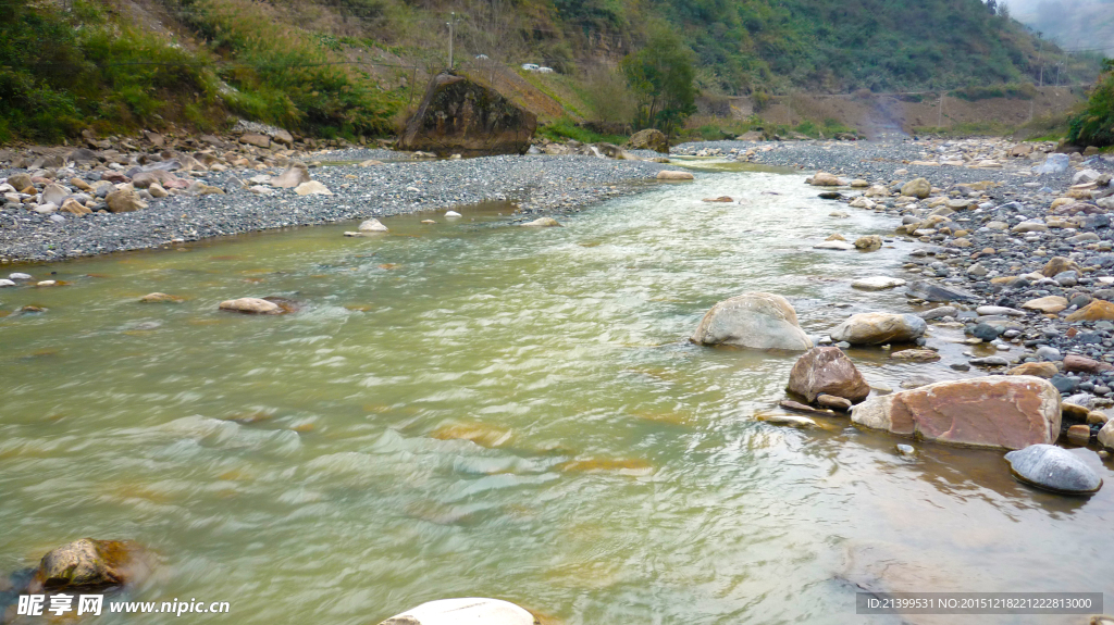 河水 河滩 沙滩 石头