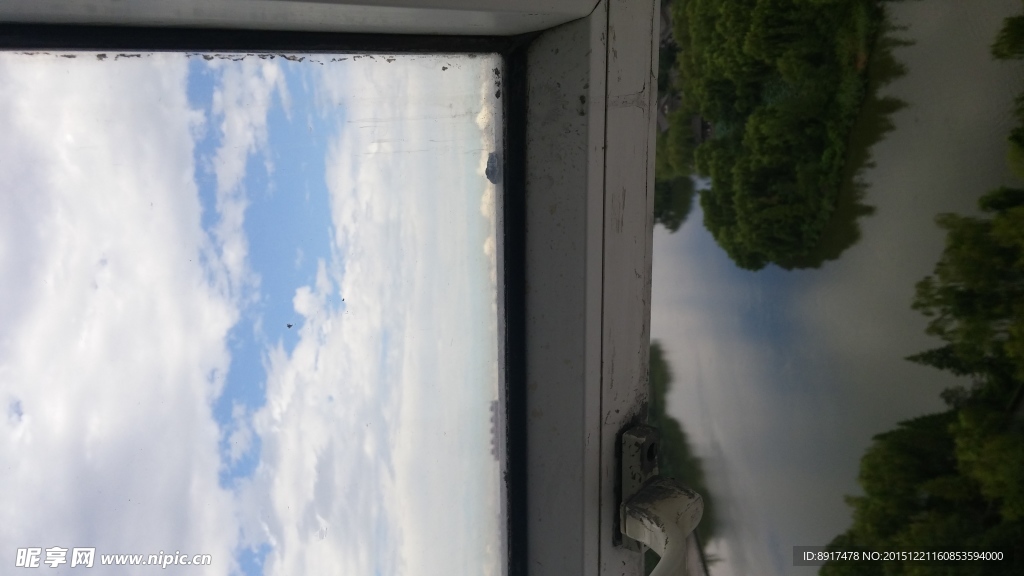 大明湖窗外风景