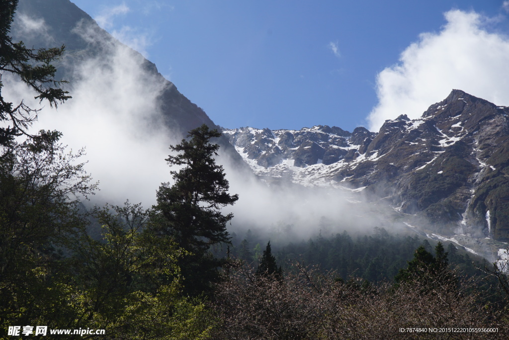 毕棚沟雪山