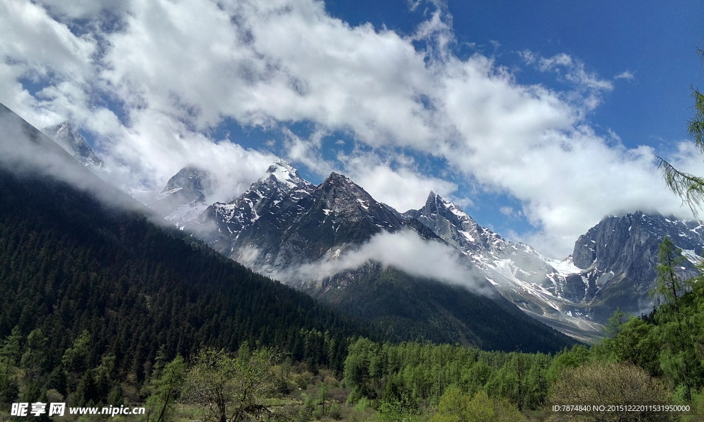 毕棚沟雪山