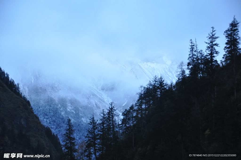 毕棚沟雪山
