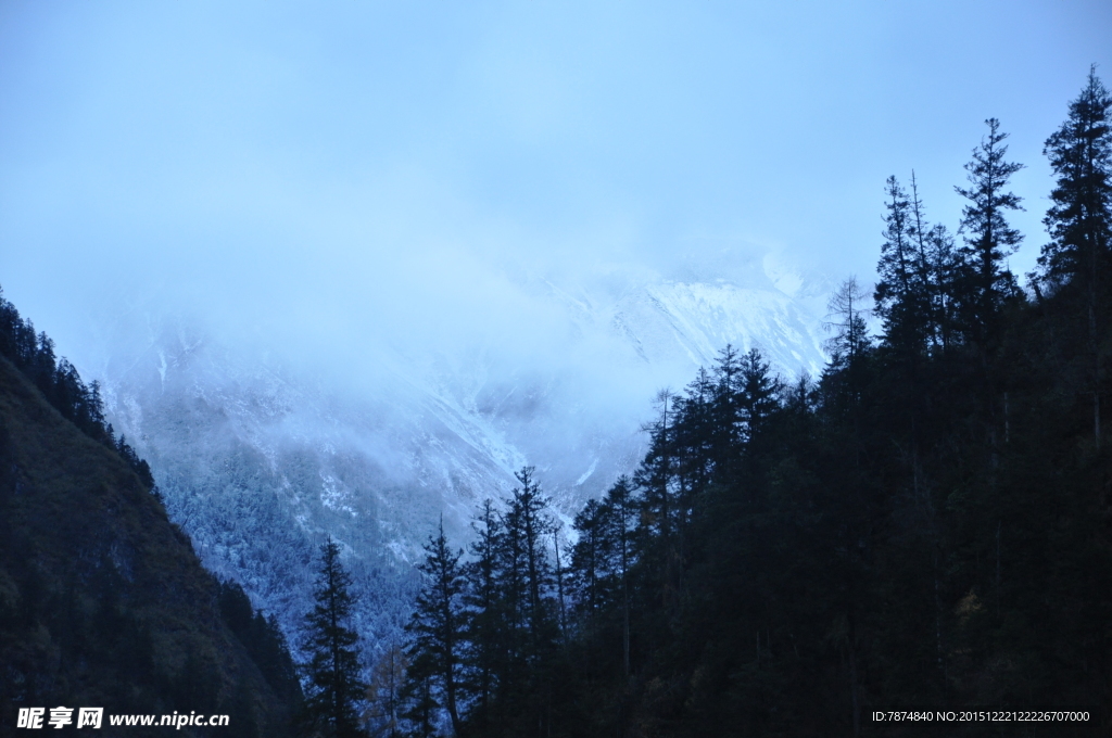 毕棚沟雪山