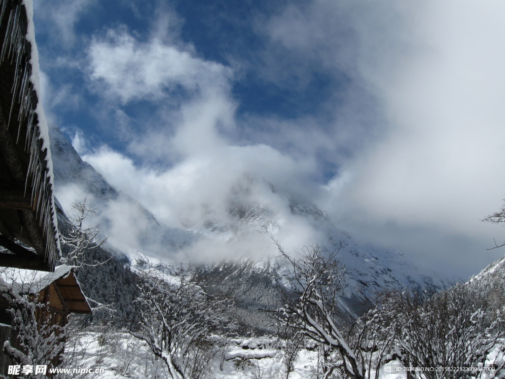 毕棚沟雪山