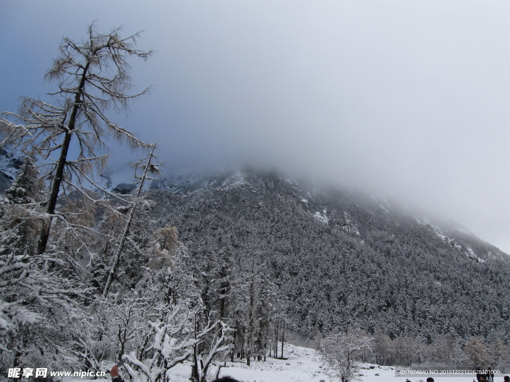 毕棚沟雪山