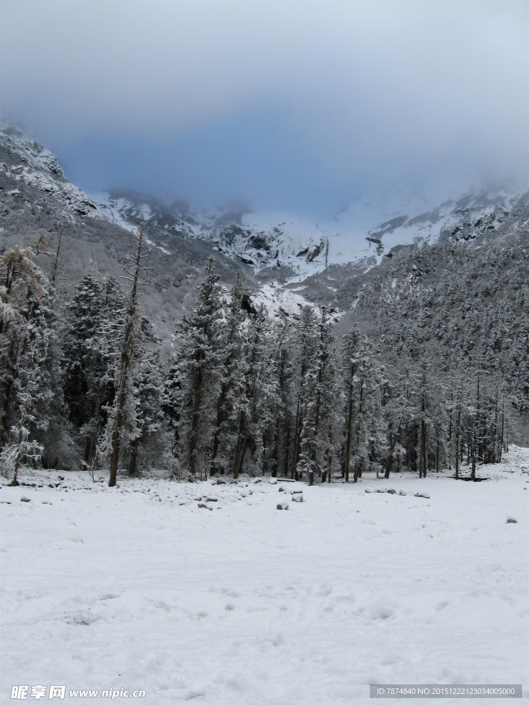 毕棚沟雪山