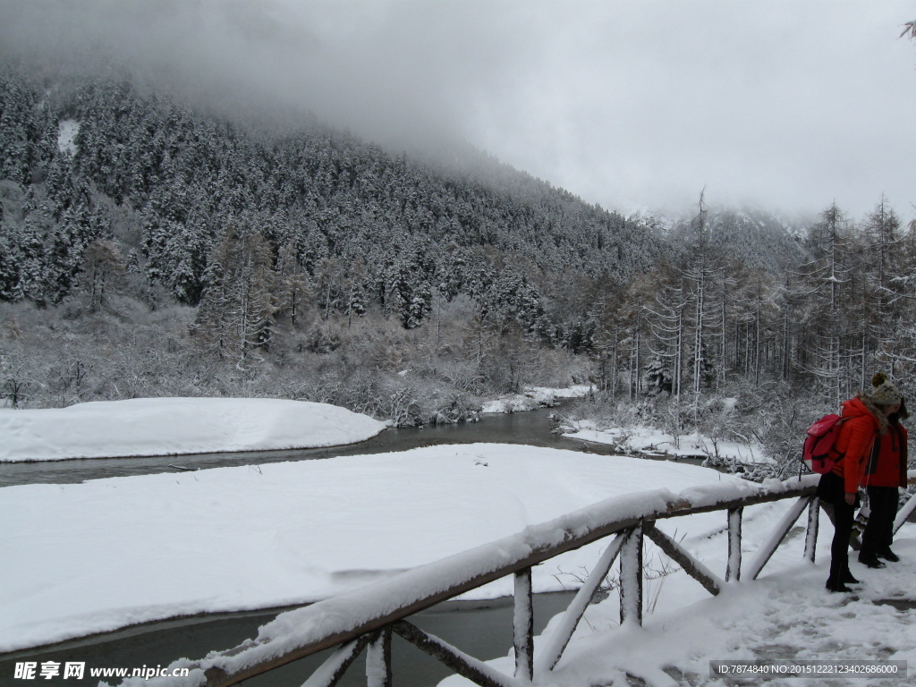 毕棚沟雪山