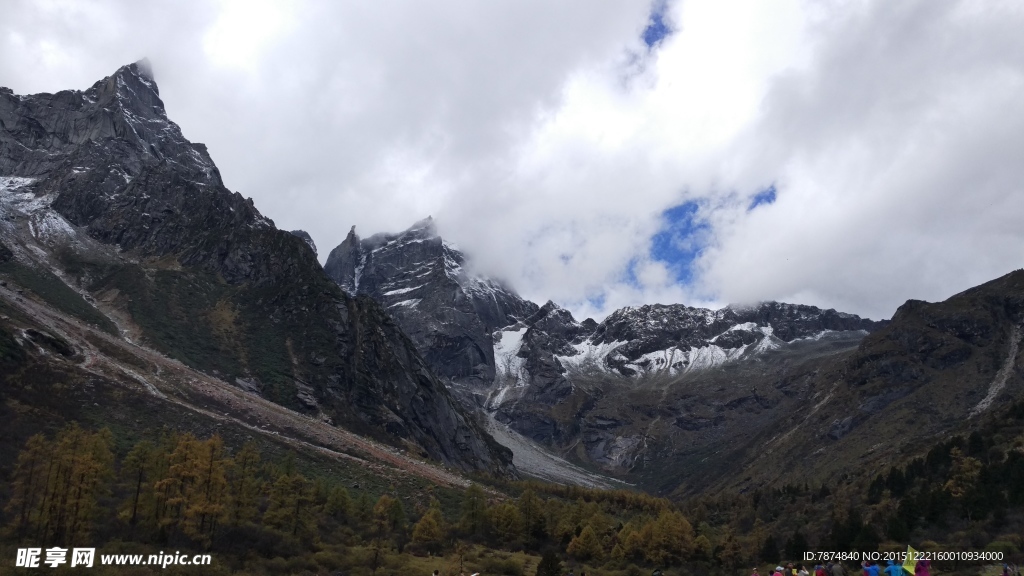 毕棚沟雪山