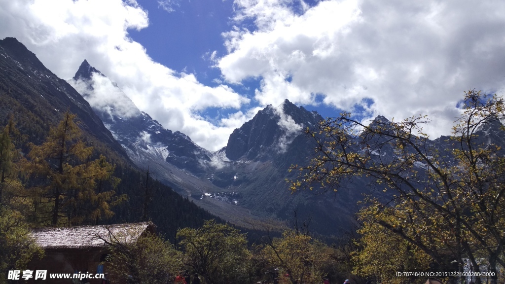 毕棚沟雪山