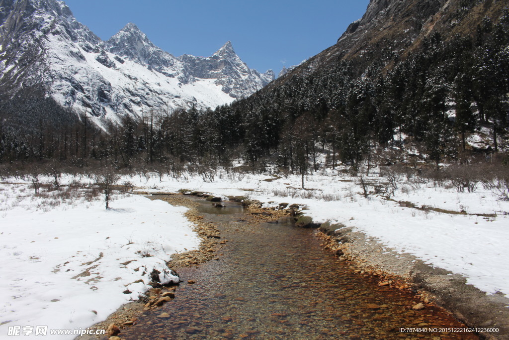 毕棚沟雪山