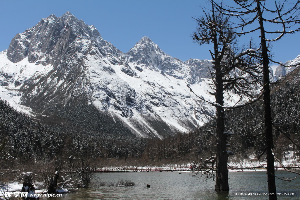 毕棚沟雪山